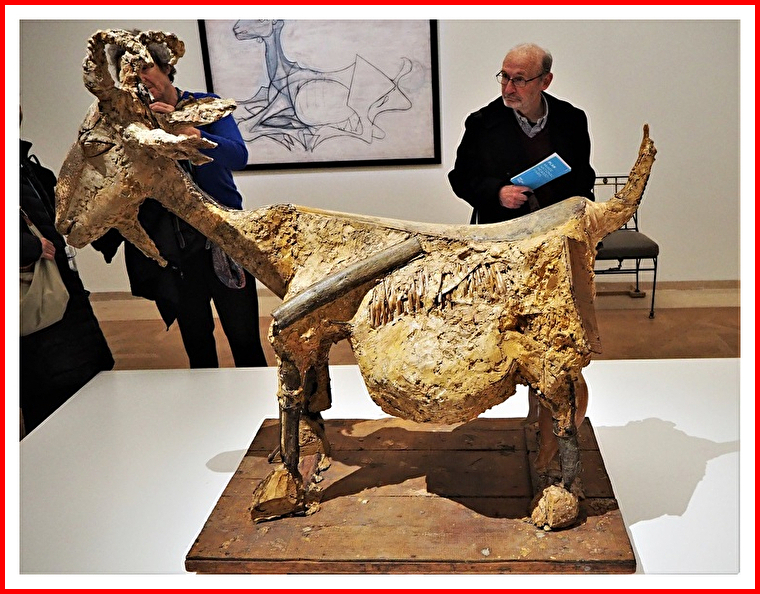 9,ピカソ美術館 山羊の彫刻（パリ）